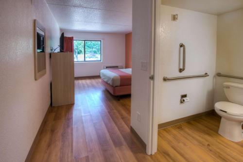 Motel 6-Branford, CT - New Haven