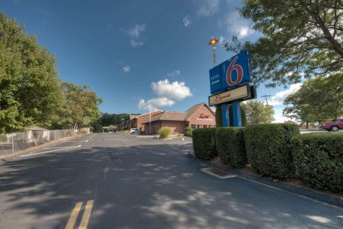 Motel 6-Branford, CT - New Haven