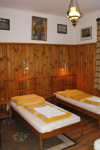 Hungaria Guesthouse - main image