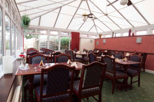 Roselawn Hotel - image 9