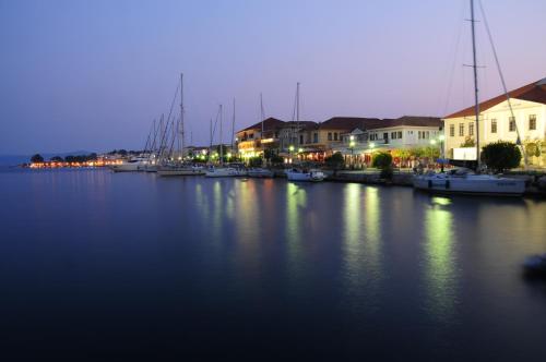 Faros Apartments - main image
