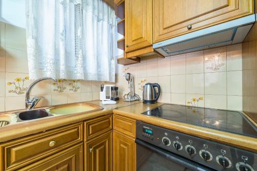 Vintage Acropolis Apartment by Cloudkeys
