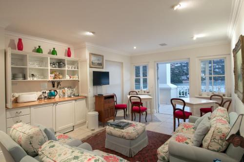 Isola Bella Guest House - image 5