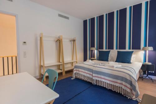  High Ceiling Duplex Apartment at Cais do Sodre in Lissabon
