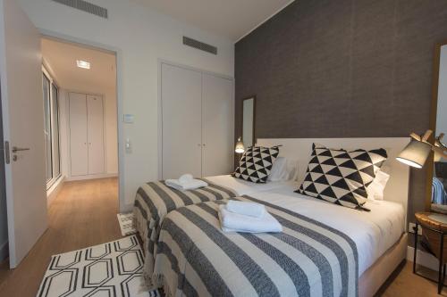 High Ceiling Duplex Apartment at Cais do Sodre in Lissabon