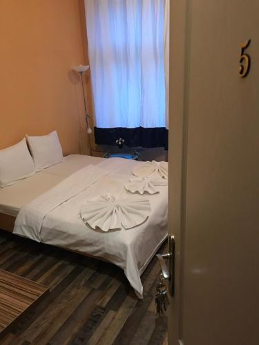 Double or Twin Room with Shower image 10