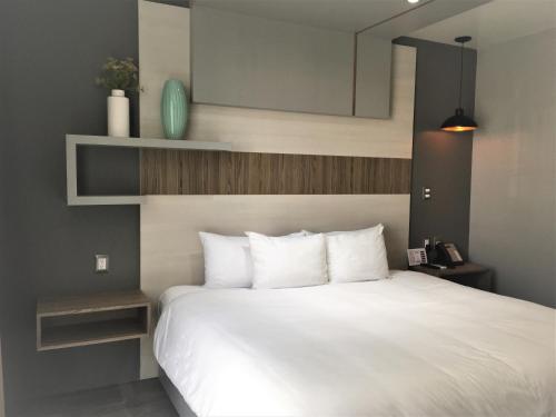 ESDUMA HK HOTEL Pachuca The 4-star HK Hotel offers comfort and convenience whether youre on business or holiday in Pachuca. The property features a wide range of facilities to make your stay a pleasant experience. Service-m