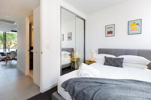 Modern, new 2 bed in the heart of Darling Harbour