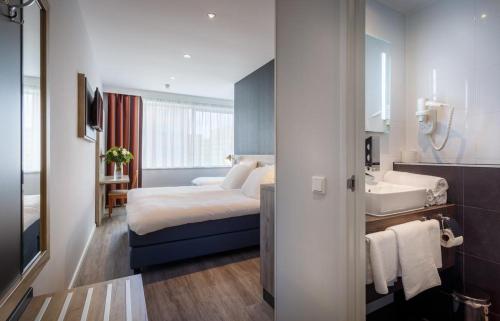 Joy Hotel - image 5