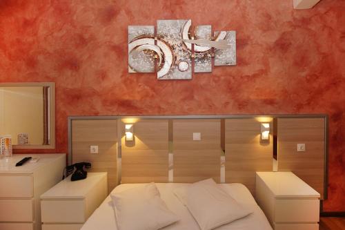 Socrates Hotel