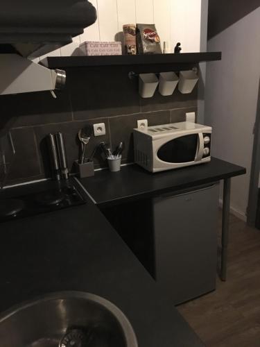 Studio avec mezzanine a 5 min des arenes et de la gare