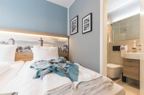Classic Double Room image 4