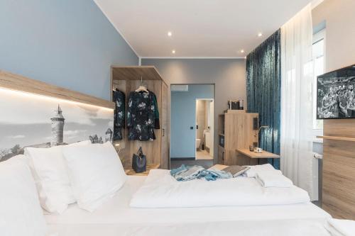 Classic Double Room with River View image 10