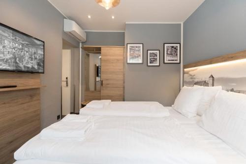 Classic Double Room image 10