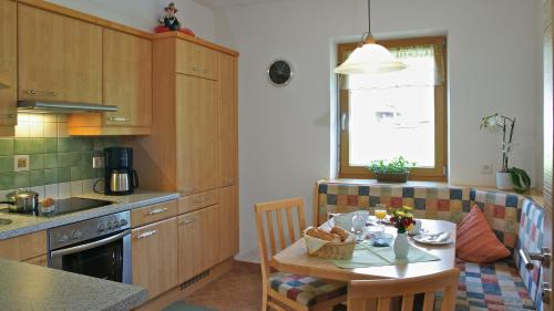 2 bedrooms, 4 beds
