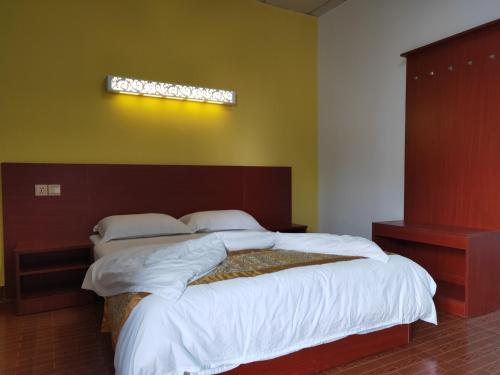 1 queen bed