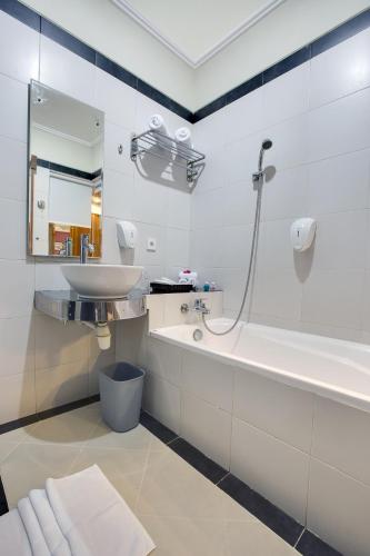 Baleka Resort Hotel & Spa Room Type - Deluxe Room Double Bed