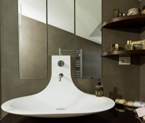Bathroom, "Nido del Falco" Palazzo Ricotti in Camerano