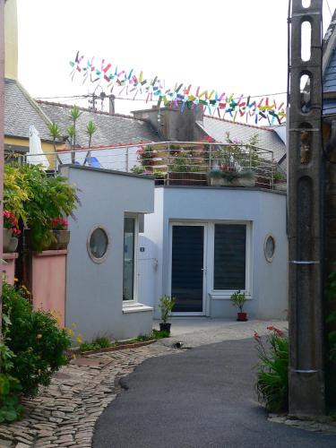 Maison d'artiste 50m de la Mer gîte à louer Kervian