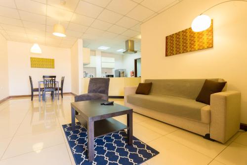La Casa Baatsona Apts