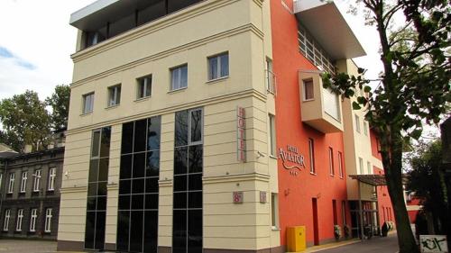 Зовнішній вигляд готелю, Aviator Hotel Restauracja & SPA in Паб'яніце