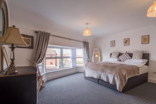 Pipers & Mere Hoylake The Waves