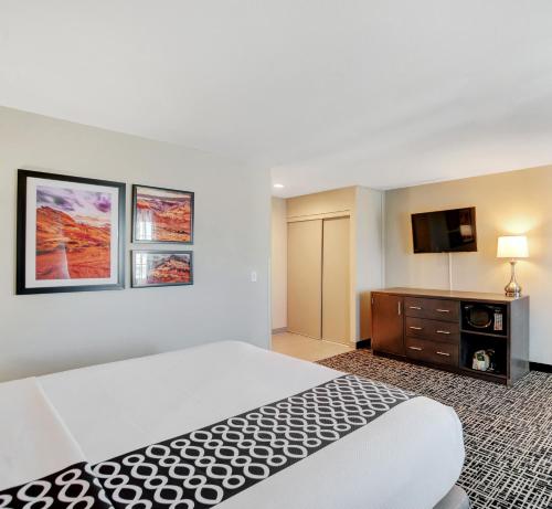 La Quinta Inn & Suites by Wyndham Las Vegas Nellis