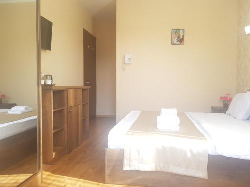 Gold Line Hotel