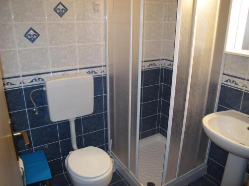 2 bedrooms, 3 beds