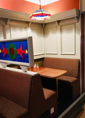 Royal Court Hotel - image 12