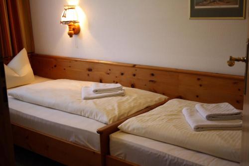 2 bedrooms, 4 beds