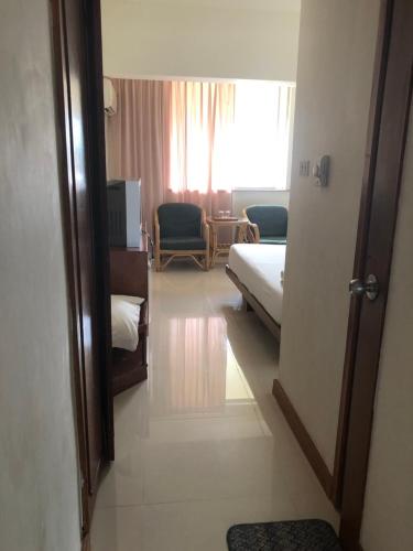 Paradorn Inn thumbnail 5