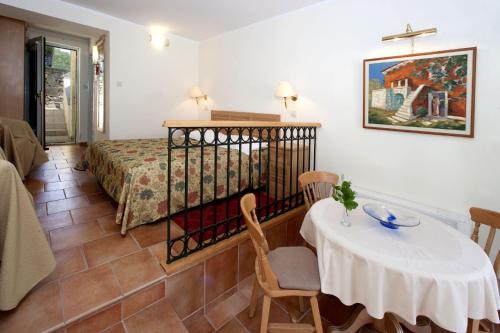 Apartments Bellevue Plava Laguna Studio Apartments Laguna Bellevue is conveniently located in the popular Porec area. The hotel offers a high standard of service and amenities to suit the individual needs of all travelers. Take advan