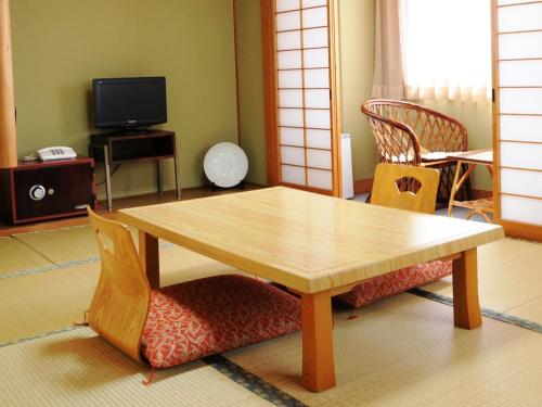 Family Room with Mountain View