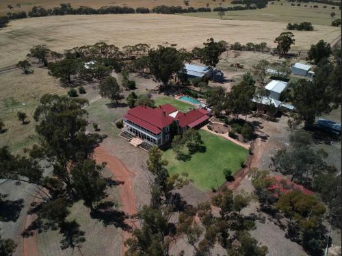Exterior view, Dempster Cottage in Northam