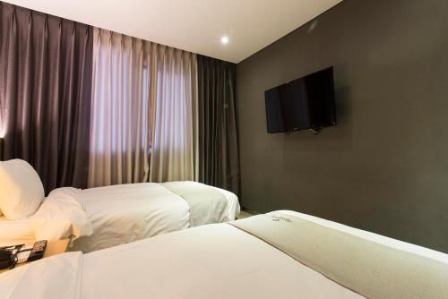 Vella Suite Hotel