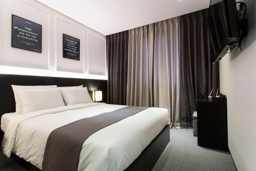 Special Offer - Double Room with Early Check-in 12:00PM