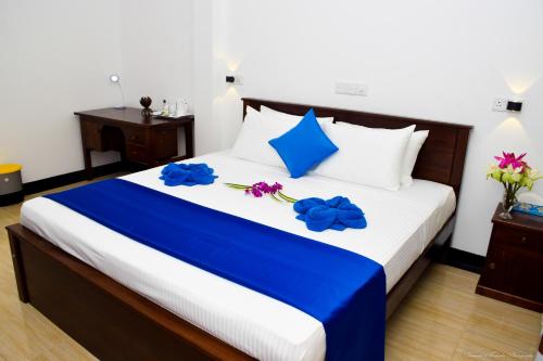 Tenasi Beach Resort in Mirissa