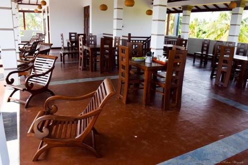 Tenasi Beach Resort in Mirissa