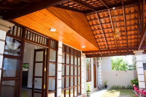 Entrance, Tenasi Beach Resort in Mirissa