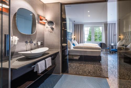 room detail thumbnail 2
