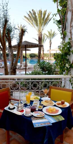 Food and beverages, Borjs Hotel Suites & Spa in Haut Founty