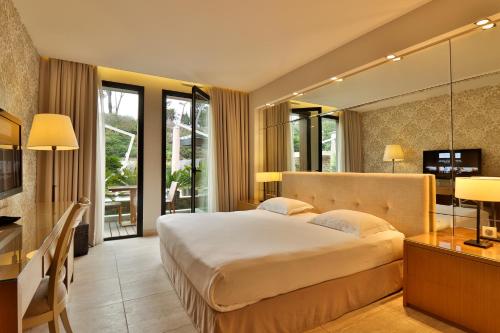 Superior Double Room with Pool View