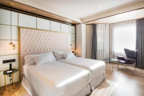 1 king bed, 2 twin beds