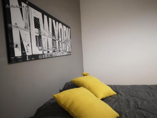 1 queen bed, 1 twin bed