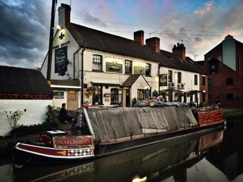 Fergies Canal Side Cottage