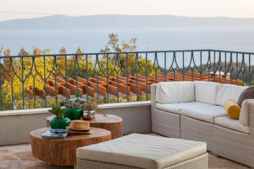 Villa Chic a luxury villa in Makarska pool and gym - image 3