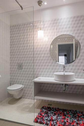 Villa Chic a luxury villa in Makarska pool and gym - image 3