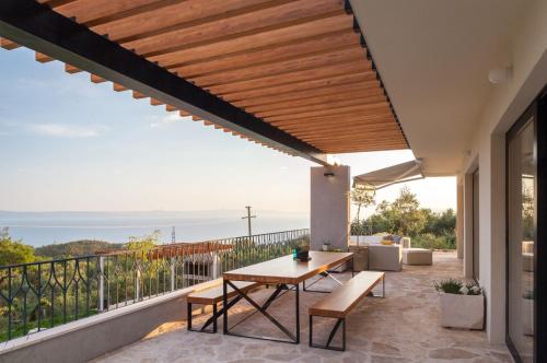 Villa Chic a luxury villa in Makarska pool and gym - image 2