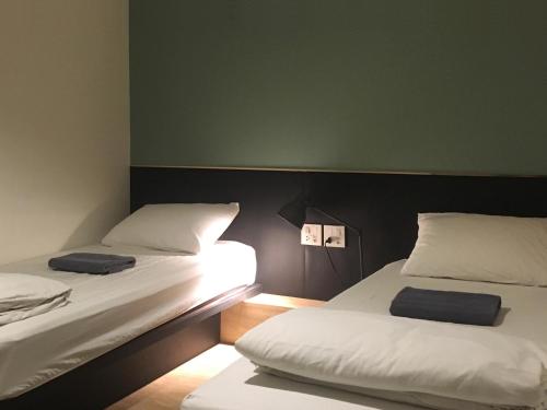 Monomer Hostel Bangkok Room Type - Standard Twin Room with Shared Bathroom(No Window)